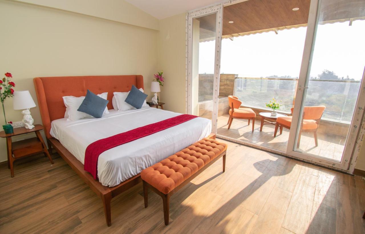 Octave Rococco Morjim Hotel Pernem Buitenkant foto
