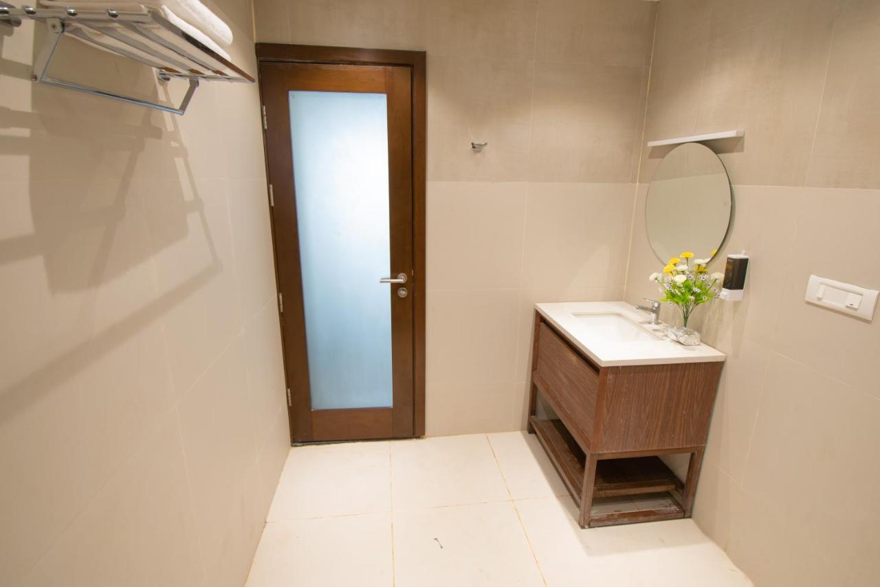 Octave Rococco Morjim Hotel Pernem Buitenkant foto
