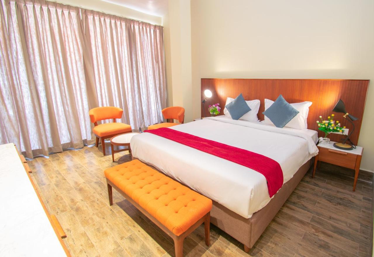 Octave Rococco Morjim Hotel Pernem Buitenkant foto