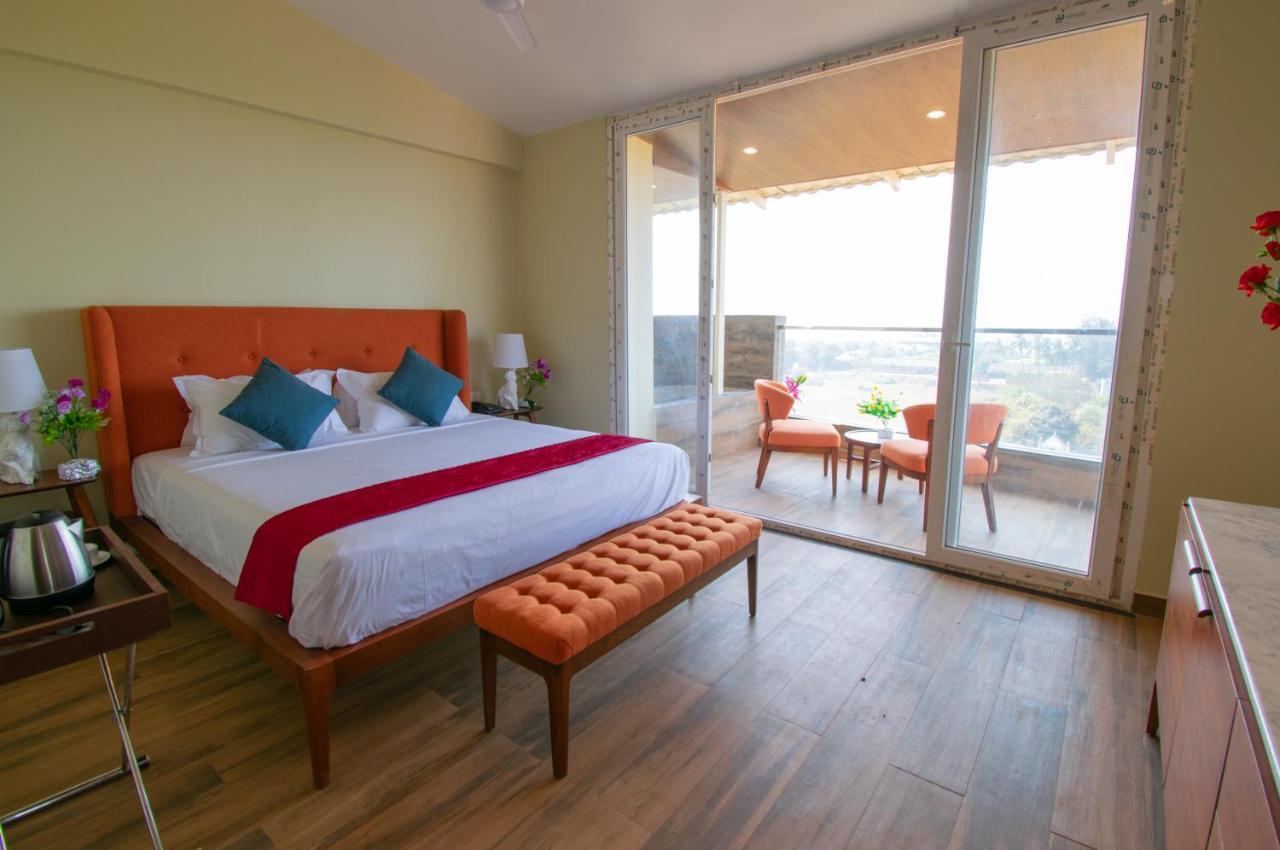 Octave Rococco Morjim Hotel Pernem Buitenkant foto