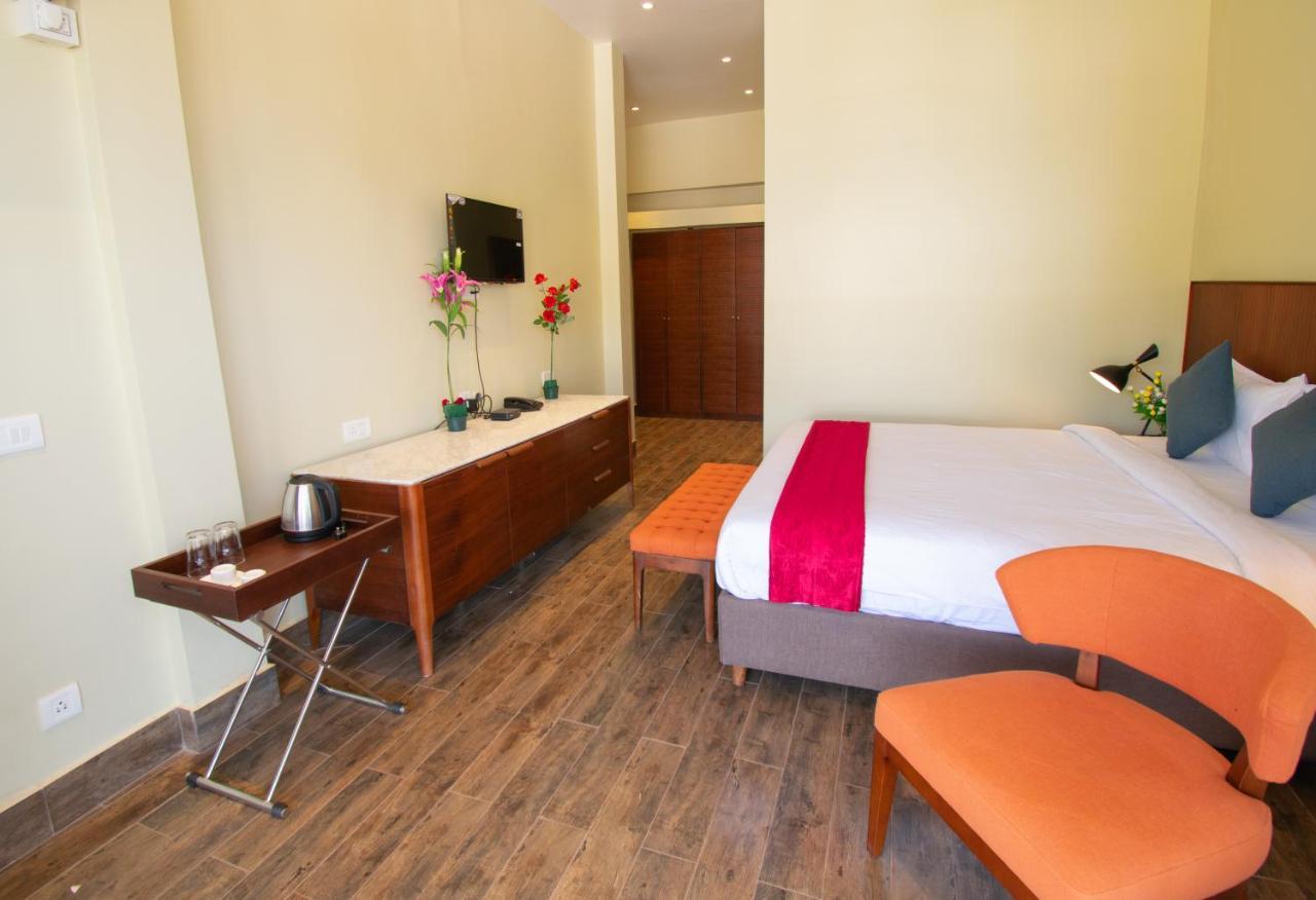 Octave Rococco Morjim Hotel Pernem Buitenkant foto