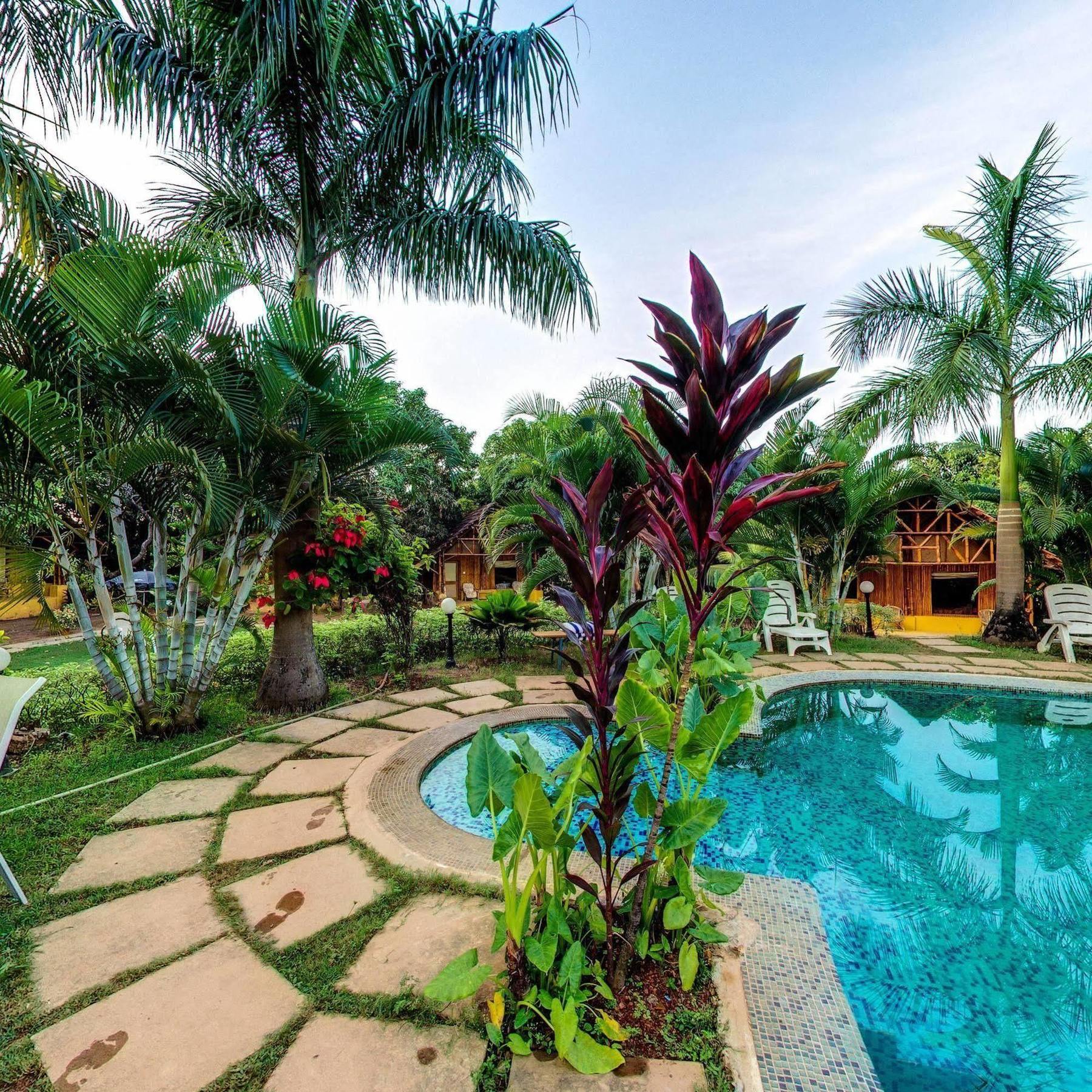 Octave Rococco Morjim Hotel Pernem Buitenkant foto